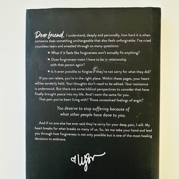 Forgiving What You Can’t Forget Book Lysa Terkeurst - Picture 6 of 7
